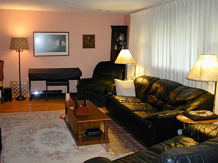 3 bed, 2.5 bath, 1296 sqft, $3,750 — Photo 2