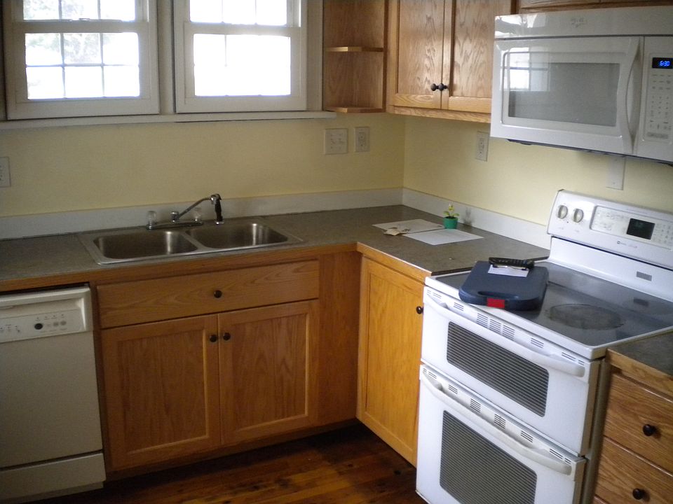 2nd image of 300 Sussex St