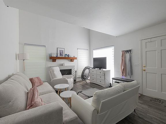 5th image of 824 Cardinal Creek Blvd