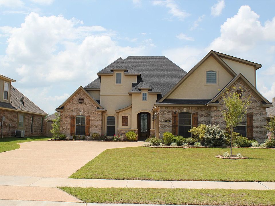 Quiet neighborhood with sidewalks throughout