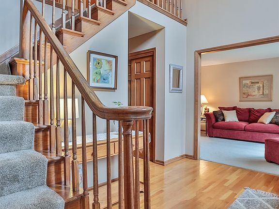 3rd image of 9906 Sherwood Dr