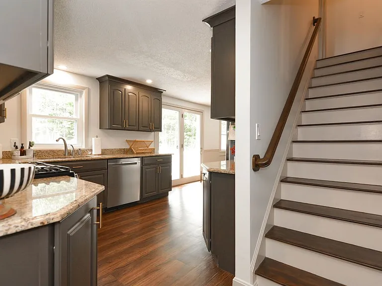 49 Academy Ave — Photo 4