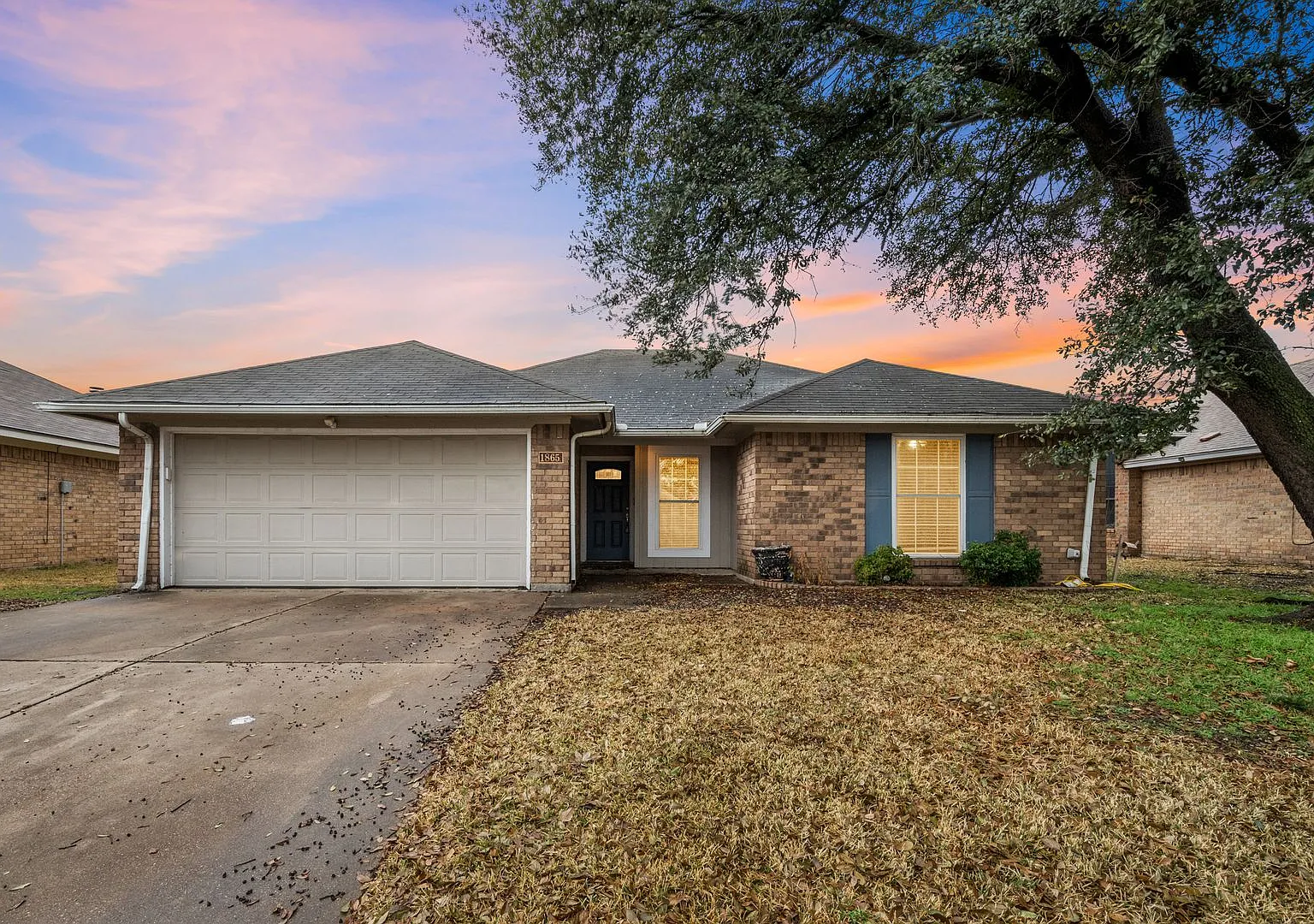 Single-family home in 76134 — Photo 2