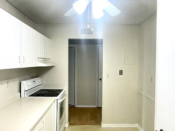 3rd image of 1233 Guelbreth Ln APT 300