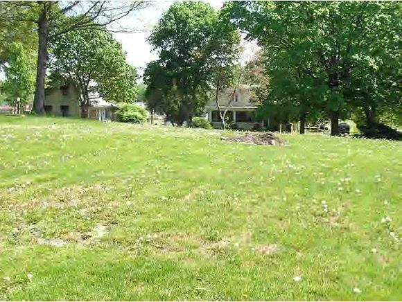 409 S Locust St photo 1