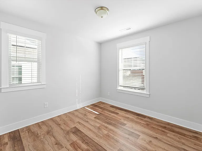 628 Amalfi Dr — Photo 17