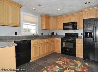 24 Spice Bush Trl, Narragansett, RI 02882