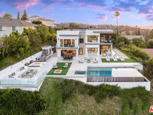 4338 Gayle Dr, Tarzana, CA 91356