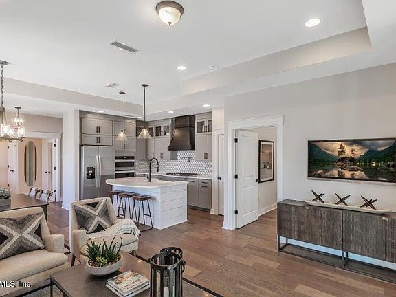 5th image of 623 CHERRY ELM Drive
