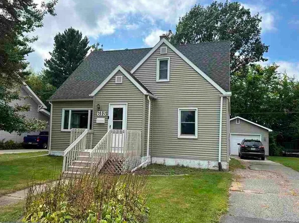 615 1st St, Nashwauk, MN 55769