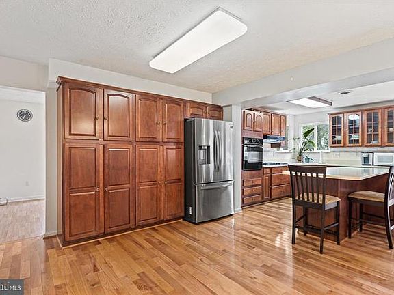 Kitchen with ample cabinets