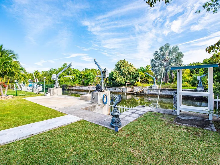 421 Ixora Dr — Photo 11