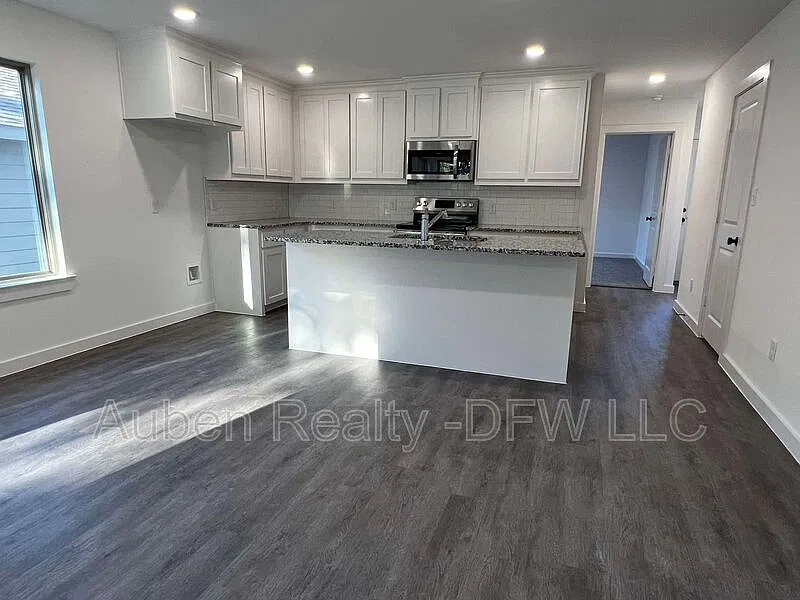 3 bed, 3.0 bath, 1452 sqft, $1,495 — Photo 3