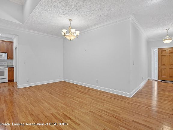 4th image of 6125 E Longview Dr