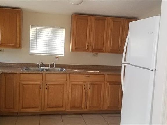 5th image of 1218 Herschell St