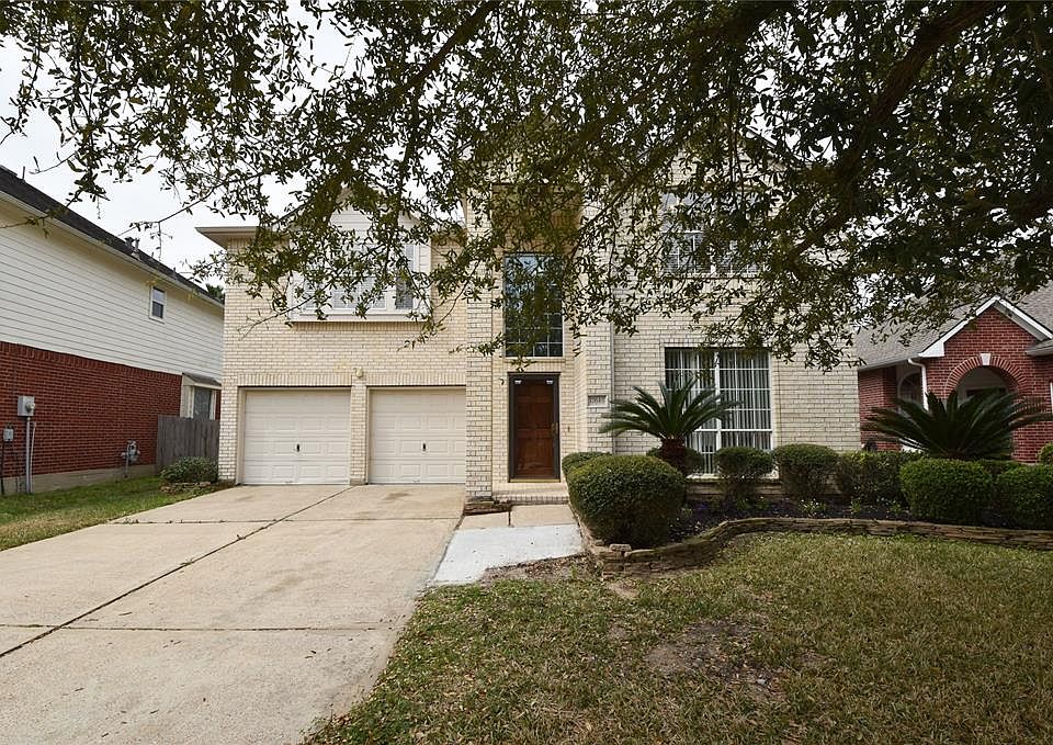 1st image of 17615 W Copper Lakes Dr