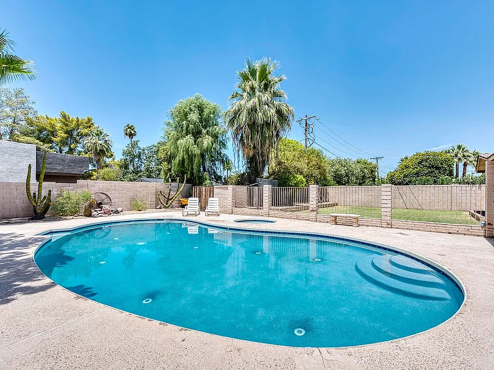 3002 N 81st Pl