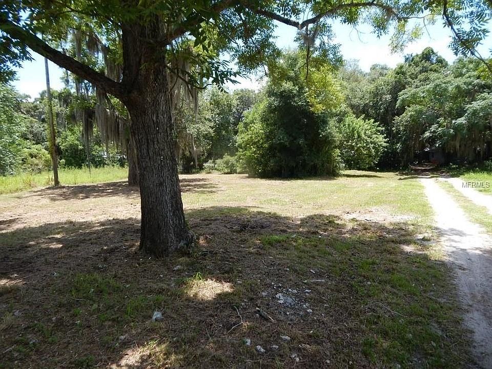 2nd image of 618 Avenue S NE