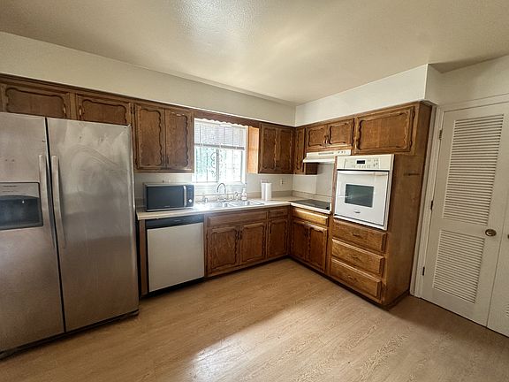 5th image of 1835 Luthy Dr NE #1