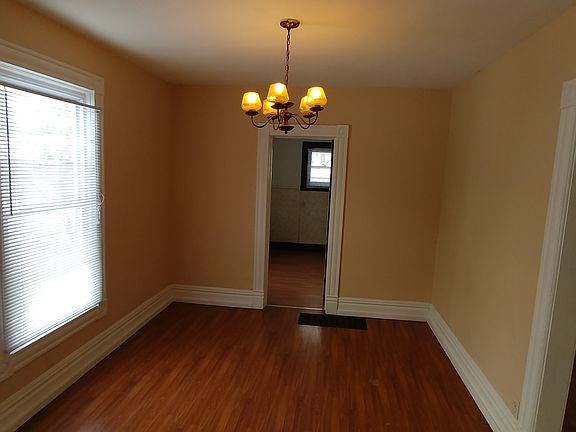 4th image of 221 Stewart Ave