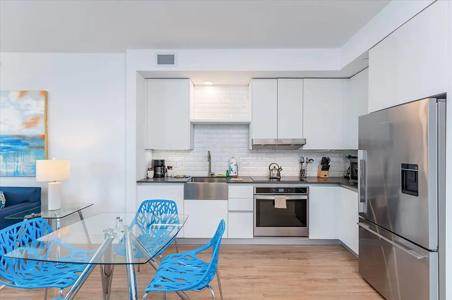 1 bed, 1.0 bath, 731 sqft, $6,296 — Photo 4