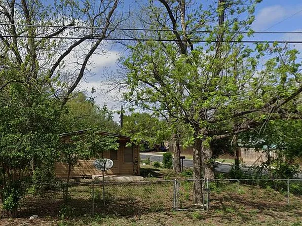 202 16th St, Hondo, TX 78861