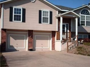 3105 SW Shadow Brook Dr, Blue Springs, MO 64015