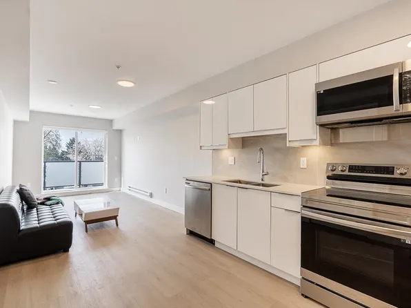 3050 Kingsway #304, Vancouver, BC V5R 5J7