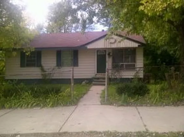 867 University Dr, Pontiac, MI 48342