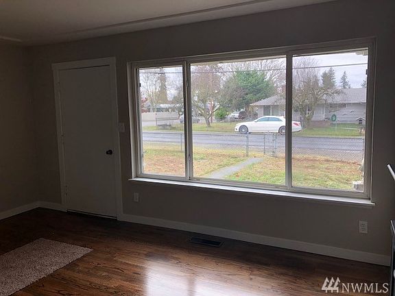 5th image of 11315 Sheridan Ave S