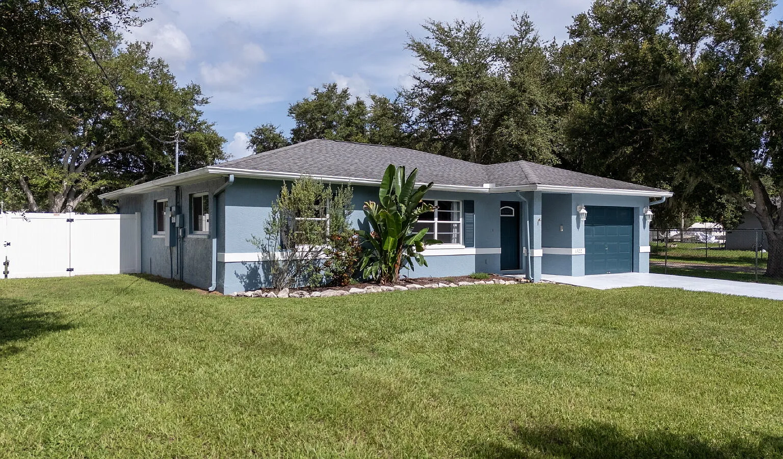 3 bed, 2.0 bath, 1200 sqft, $2,295 — Photo 3