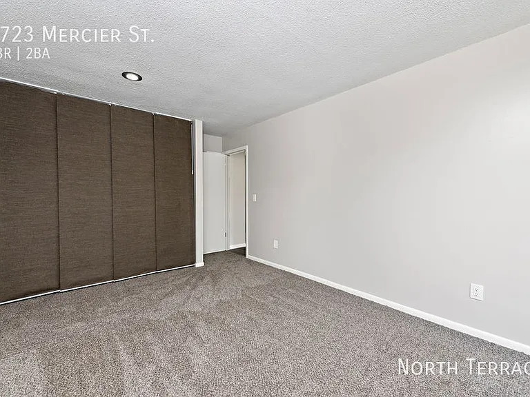 4723 Mercier St — Photo 11