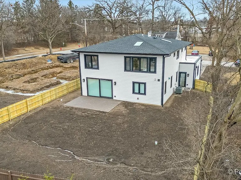 148 Oak St — Photo 36