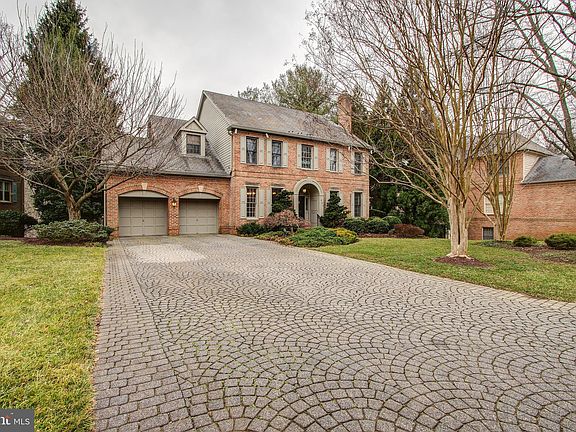 3rd image of 7901 Sandalfoot Dr