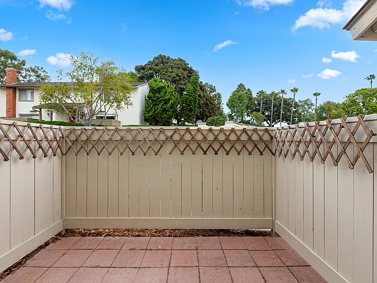 3661 Harvard Dr — Photo 20