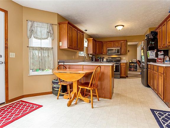 5th image of 726 Grey Wolf Dr