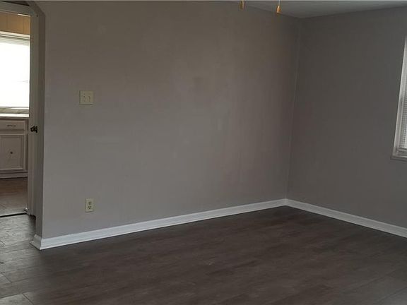 5th image of 376 W Stewart St