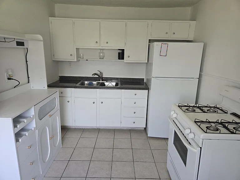 4720 Ridge Ave #4 — Photo 4