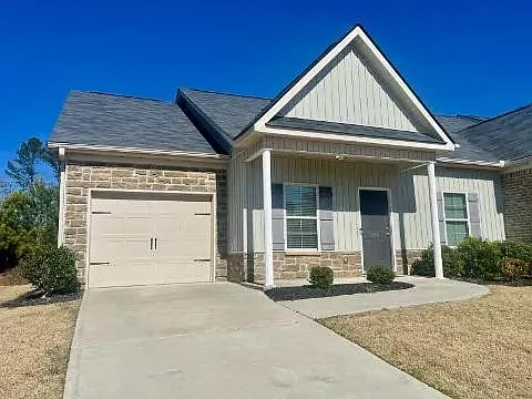 3 bed, 1338 sqft, $1,650 — Photo 2
