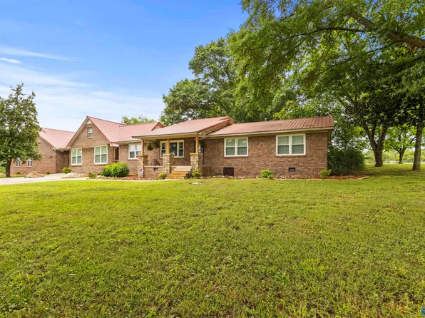 689 Hillside Dr, Arab, AL 35016