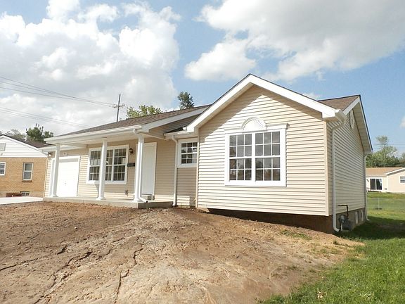 2nd image of 911 Lynn Haven Ln
