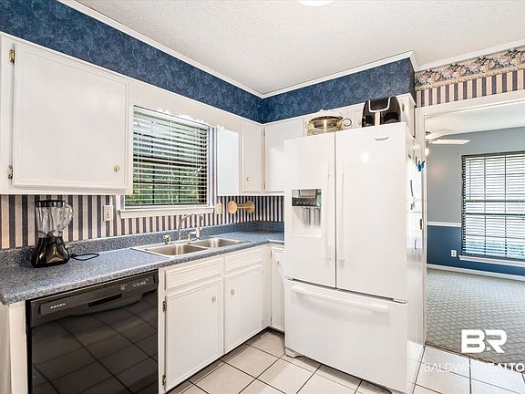 5th image of 3041 Southridge Rd E