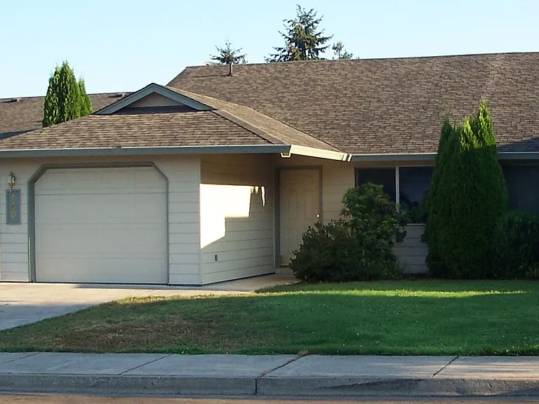 740 Benjamin Ave — Photo 10