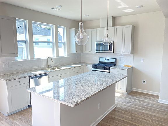 4th image of 767 Creekway Dr