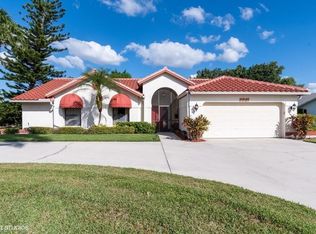 5501 Foxhunt Way, Naples, FL 34104