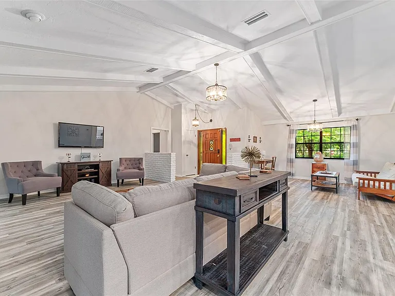 8101 NW 46th St — Photo 13