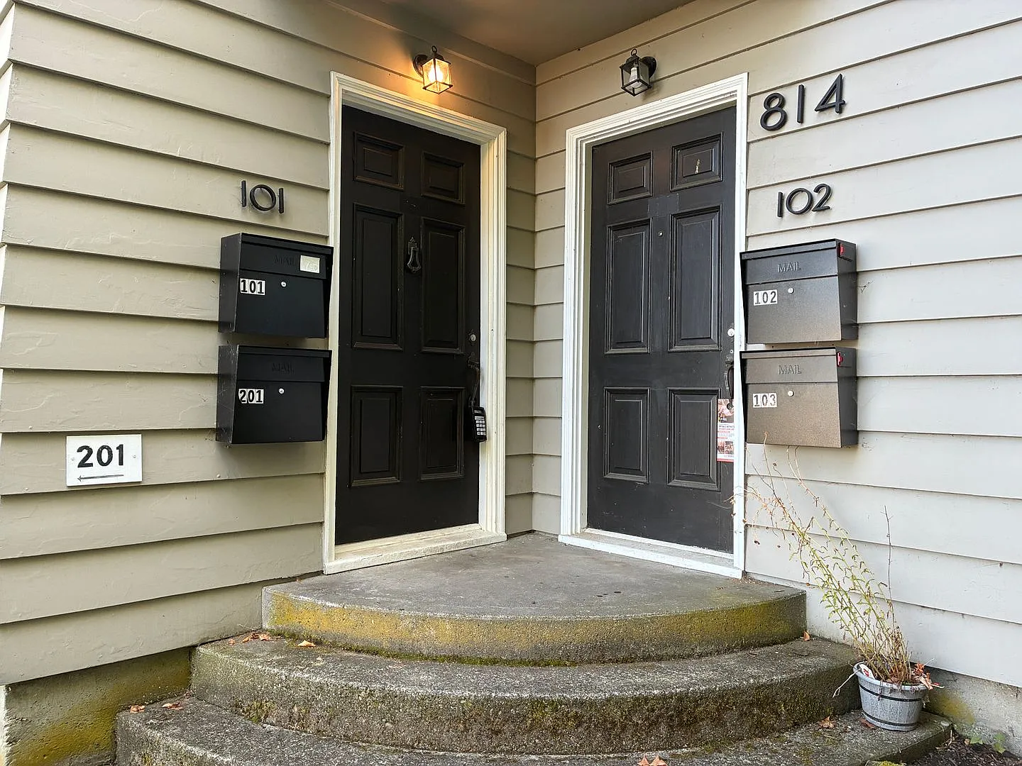 814 High Street — Photo 2
