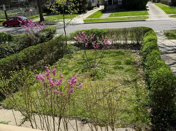 2645 Hampshire Rd, Cleveland, OH 44106