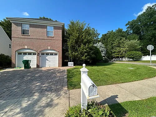 240 Kensington Dr Photo 1