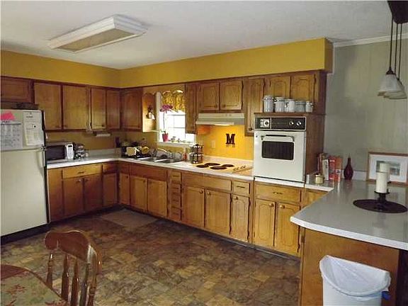 4th image of 4921 Hallbrook Dr